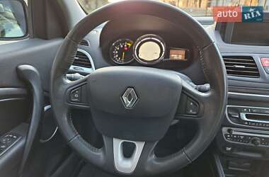 Хэтчбек Renault Megane 2010 в 