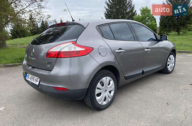 Хэтчбек Renault Megane 2011 в 