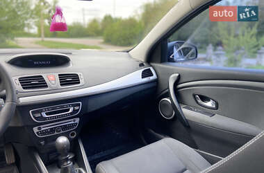 Хэтчбек Renault Megane 2011 в 