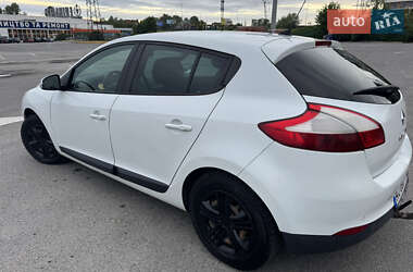Хэтчбек Renault Megane 2010 в 