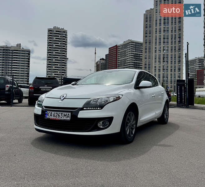 Хэтчбек Renault Megane 2012 в 