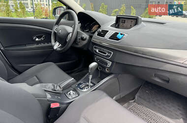 Хэтчбек Renault Megane 2012 в 