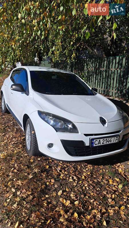 Хетчбек Renault Megane 2011 в 