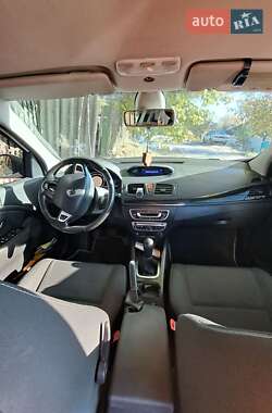 Хетчбек Renault Megane 2011 в 