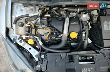 Хетчбек Renault Megane 2011 в 