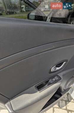 Хэтчбек Renault Megane 2012 в 