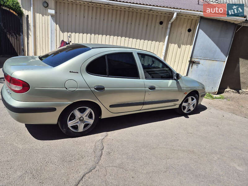 Седан Renault Megane 1999 в 