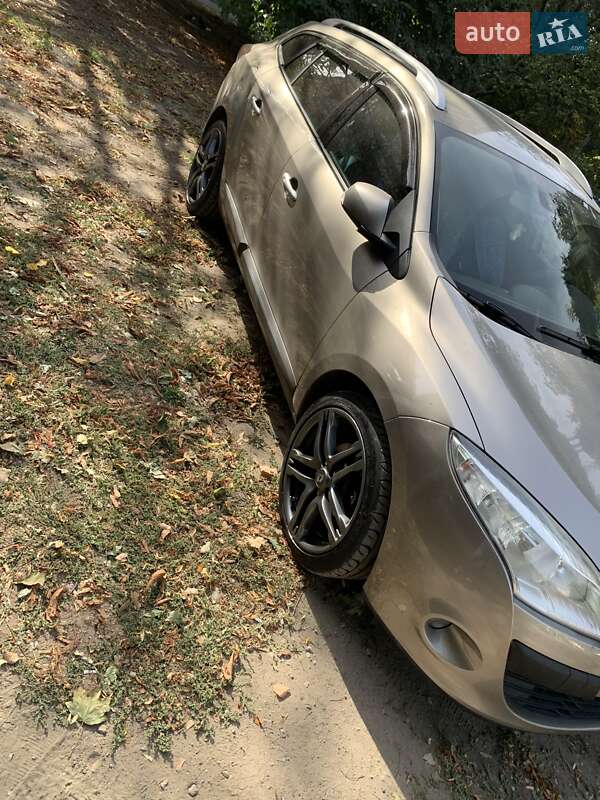 Универсал Renault Megane 2010 в 