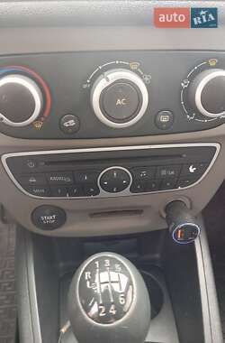 Хэтчбек Renault Megane 2011 в 
