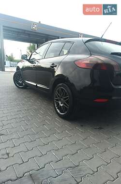 Хэтчбек Renault Megane 2012 в 