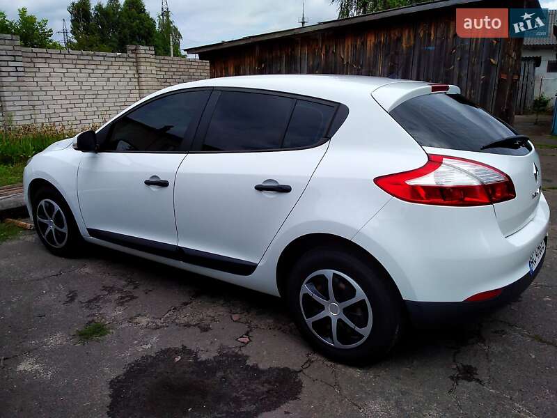 Хэтчбек Renault Megane 2011 в 