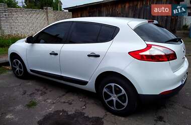 Хэтчбек Renault Megane 2011 в 