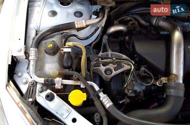Хэтчбек Renault Megane 2011 в 