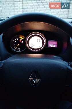 Хэтчбек Renault Megane 2011 в 