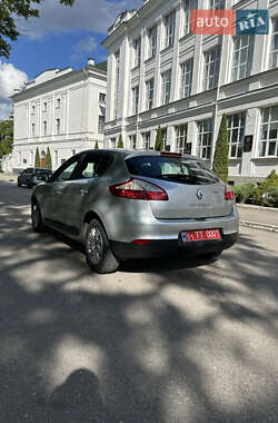Хэтчбек Renault Megane 2010 в 
