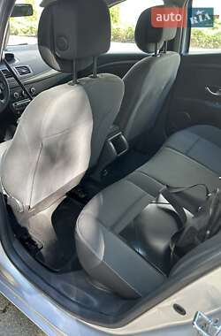 Хэтчбек Renault Megane 2010 в 