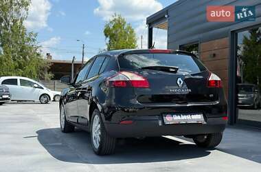 Хэтчбек Renault Megane 2012 в 