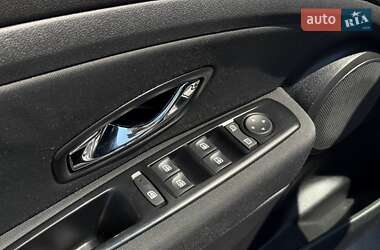 Хэтчбек Renault Megane 2012 в 