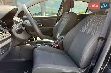 Хэтчбек Renault Megane 2012 в 