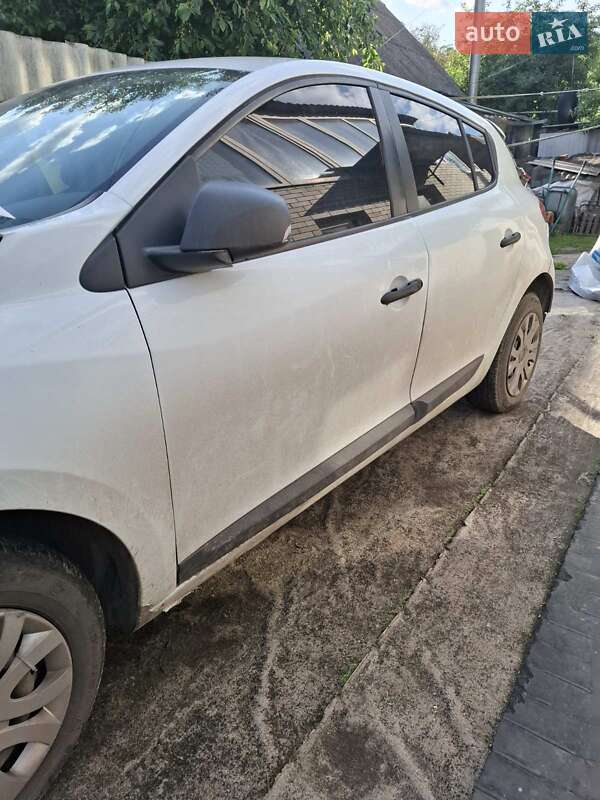 Хэтчбек Renault Megane 2012 в 