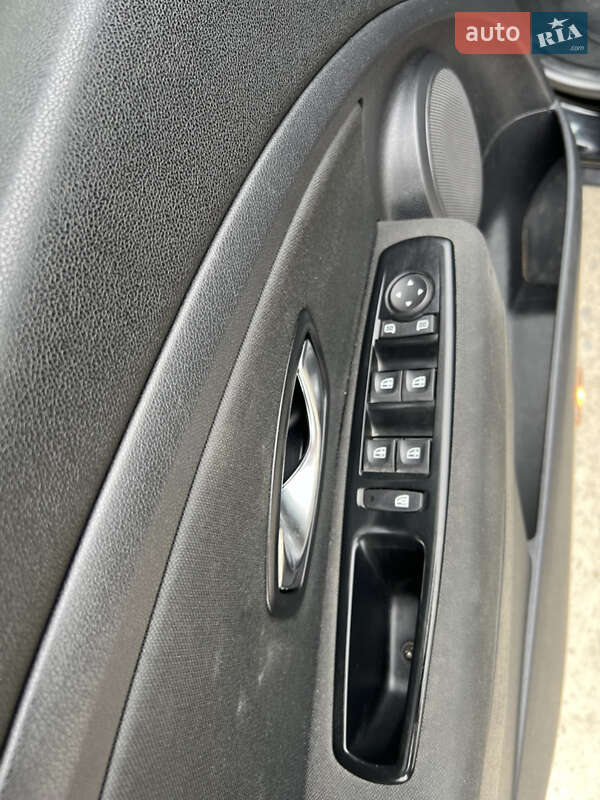 Универсал Renault Megane 2011 в Вараше