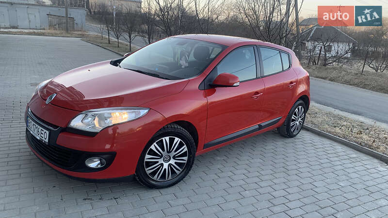 Хэтчбек Renault Megane 2012 в 