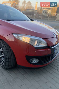 Хэтчбек Renault Megane 2012 в 