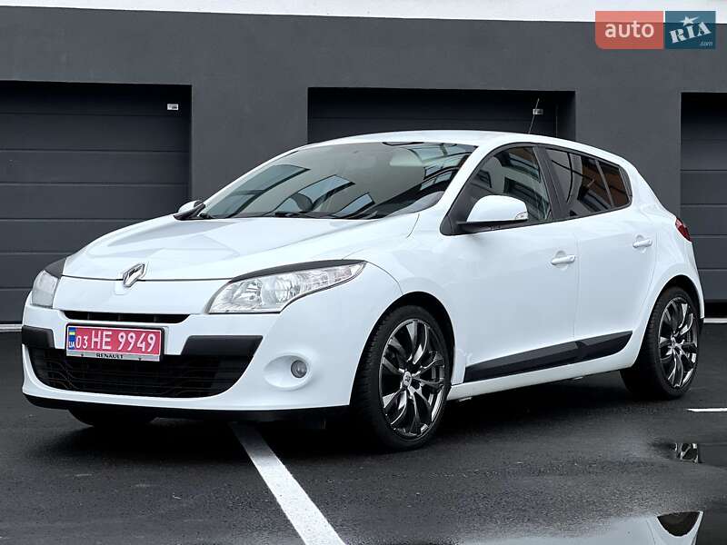 Хэтчбек Renault Megane 2011 в 