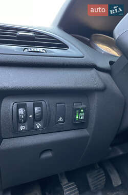 Хэтчбек Renault Megane 2009 в 