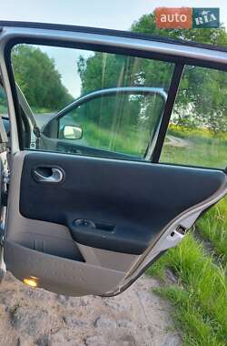 Хэтчбек Renault Megane 2005 в 