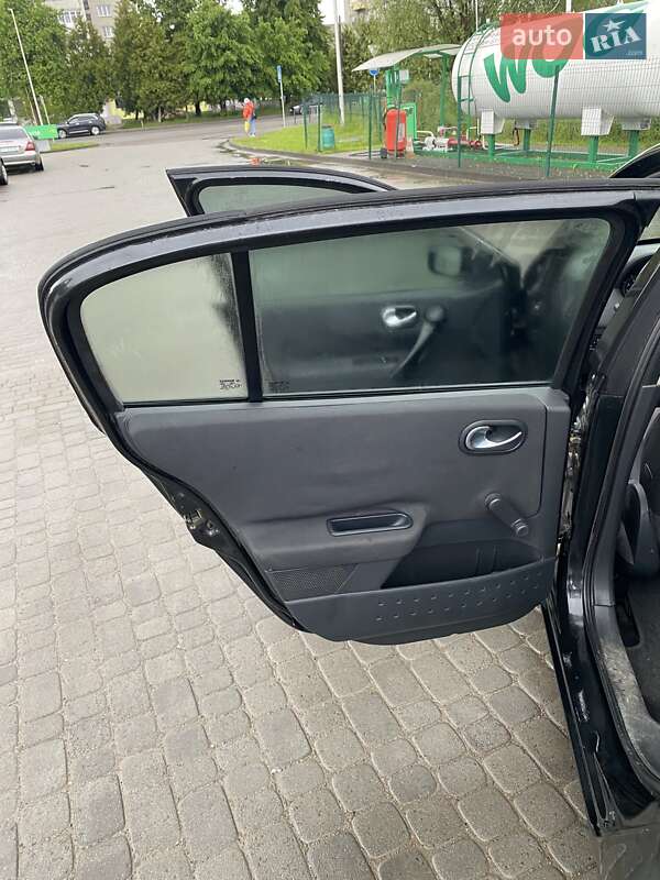 Седан Renault Megane 2006 в Дрогобичі фото 23 Седан Renault Megane 2006 в Дрогобичі