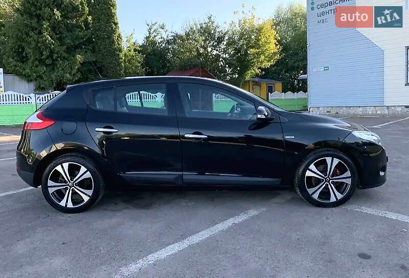 Хэтчбек Renault Megane 2011 в 