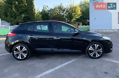 Хэтчбек Renault Megane 2011 в 