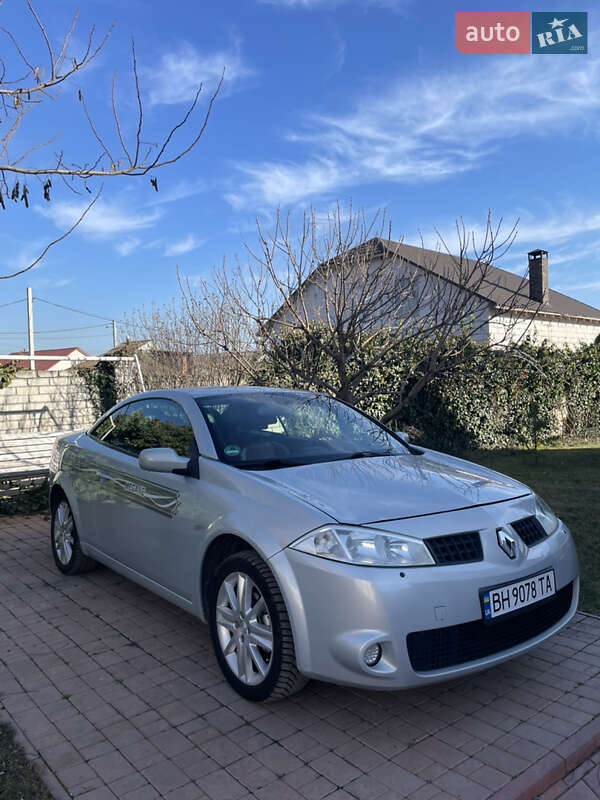 Кабриолет Renault Megane 2004 в 