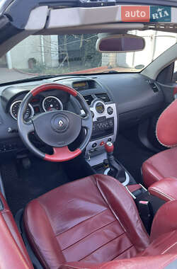 Кабриолет Renault Megane 2004 в 
