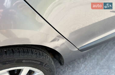 Хэтчбек Renault Megane 2011 в 