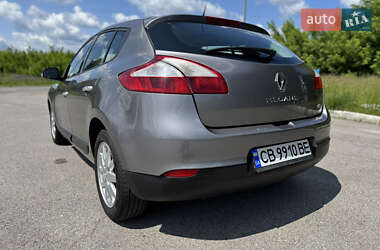 Хэтчбек Renault Megane 2011 в 