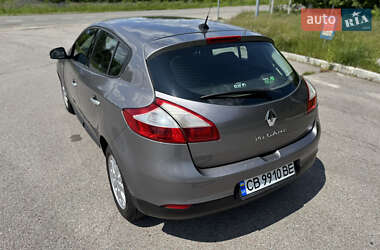 Хэтчбек Renault Megane 2011 в 