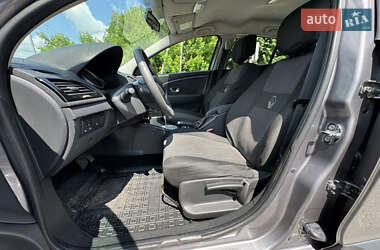 Хэтчбек Renault Megane 2011 в 