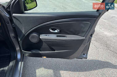 Хэтчбек Renault Megane 2011 в 
