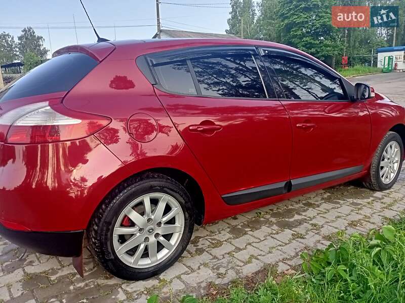 Хэтчбек Renault Megane 2010 в Глухове