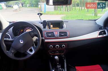 Хэтчбек Renault Megane 2010 в 