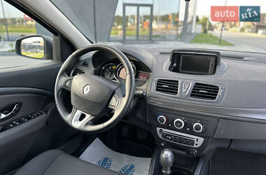 Хэтчбек Renault Megane 2012 в 