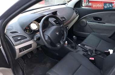 Хэтчбек Renault Megane 2010 в 