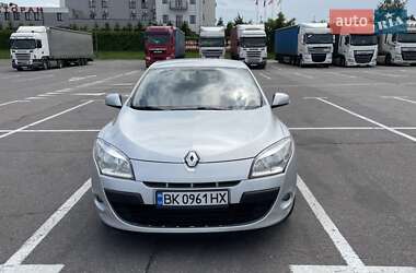 Хетчбек Renault Megane 2011 в 