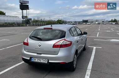 Хетчбек Renault Megane 2011 в 