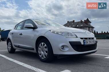 Хетчбек Renault Megane 2011 в 