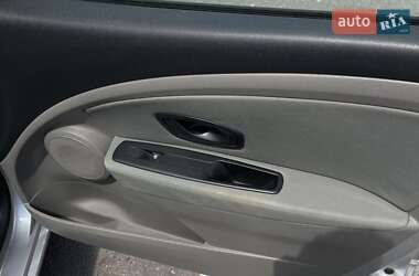 Хетчбек Renault Megane 2011 в 