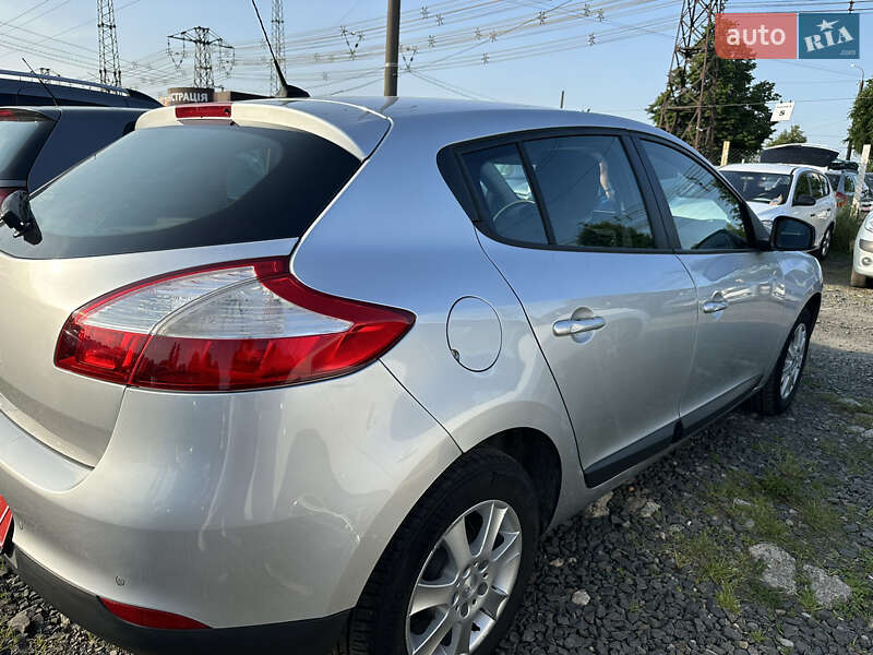 Хэтчбек Renault Megane 2013 в 