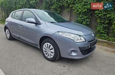 Хэтчбек Renault Megane 2010 в 
